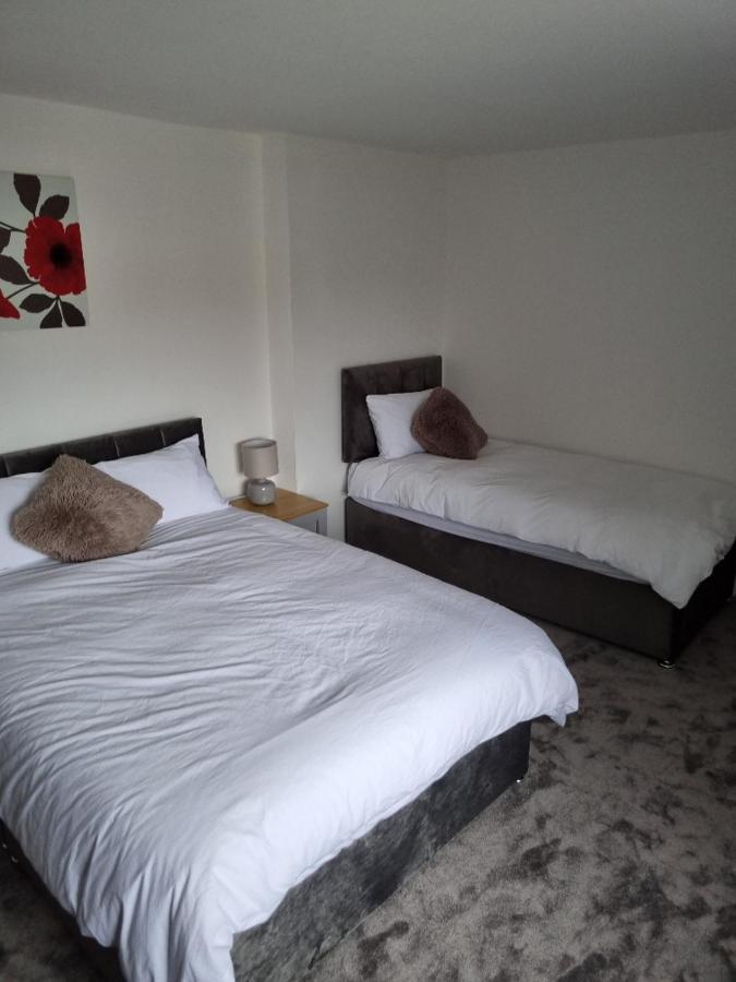 3 Bedroom House-Ellesmere Port Esterno foto